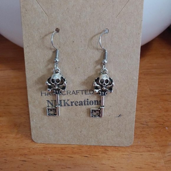 4/$25 SKELETON KEY EARRINGS- NEW - HALLOWEEN - Picture 1 of 1